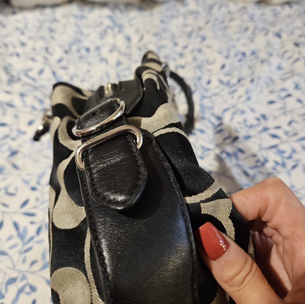 EUC COACH Shoulder Bag - Picture 2 of 11